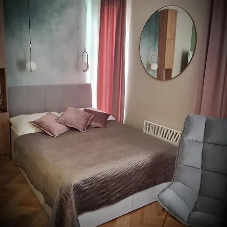 Gold Apartment *